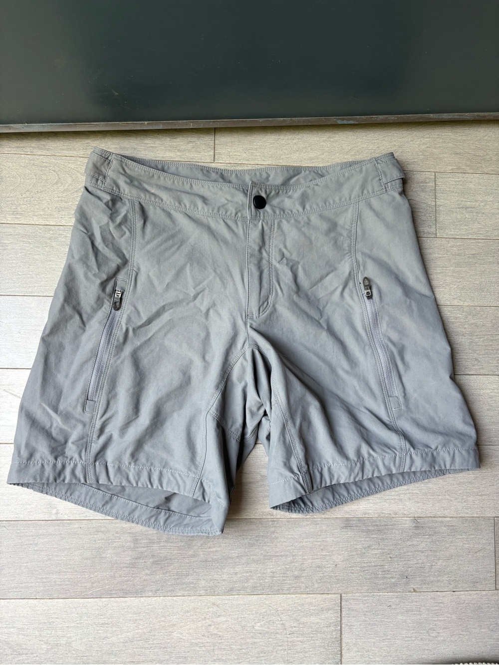EMS Eastern Mountain Sports womens gray outdoor hiking shorts quick dry XS